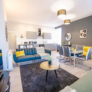  Apartment Luxury Spacious 2-bed & High Ceiling