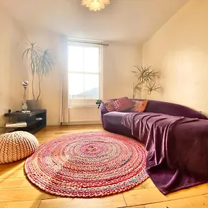 https://aaron-apartments.brighton-hotels-england.com